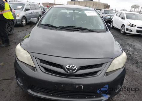 2011 Toyota Corolla Le z USA, uszkodzony, nr VIN JTDBU4EE3B9137571